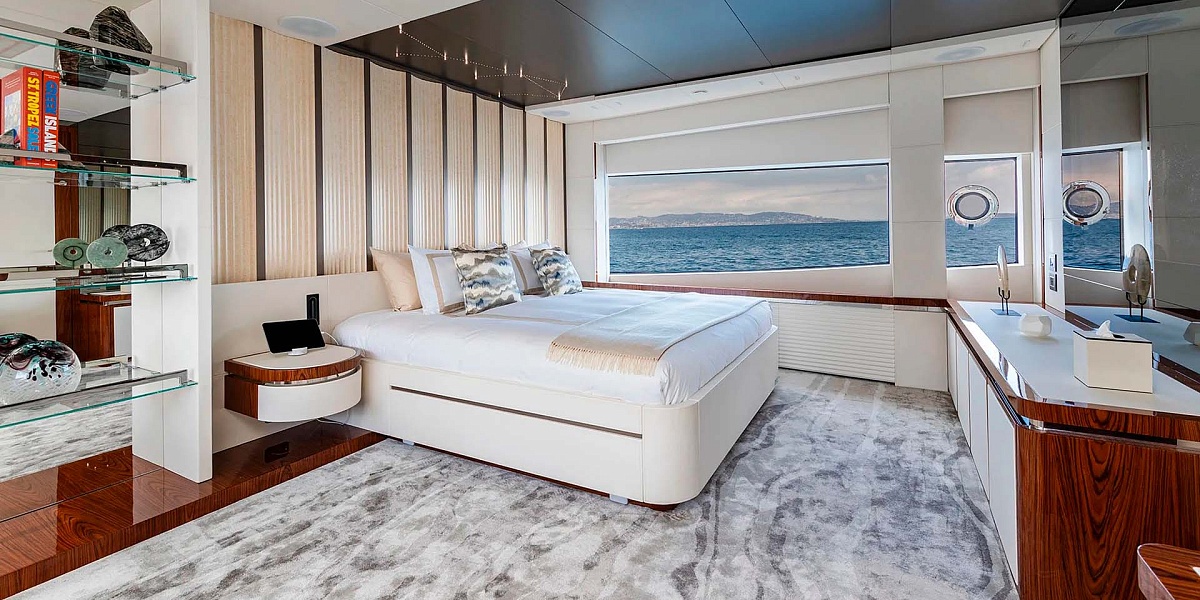 Аренда моторной мега яхты Amer 120 LAFAYETTE во Франции